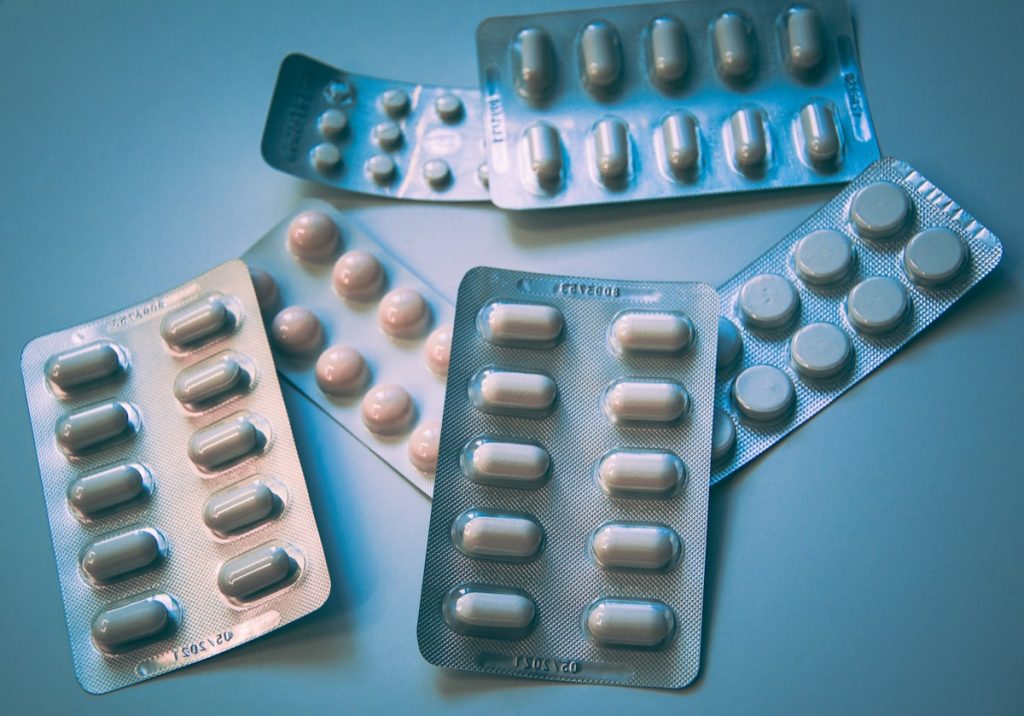 Regulación y Aprobación de Dispositivos Médicos: Un Análisis del Marco Regulatorio Global